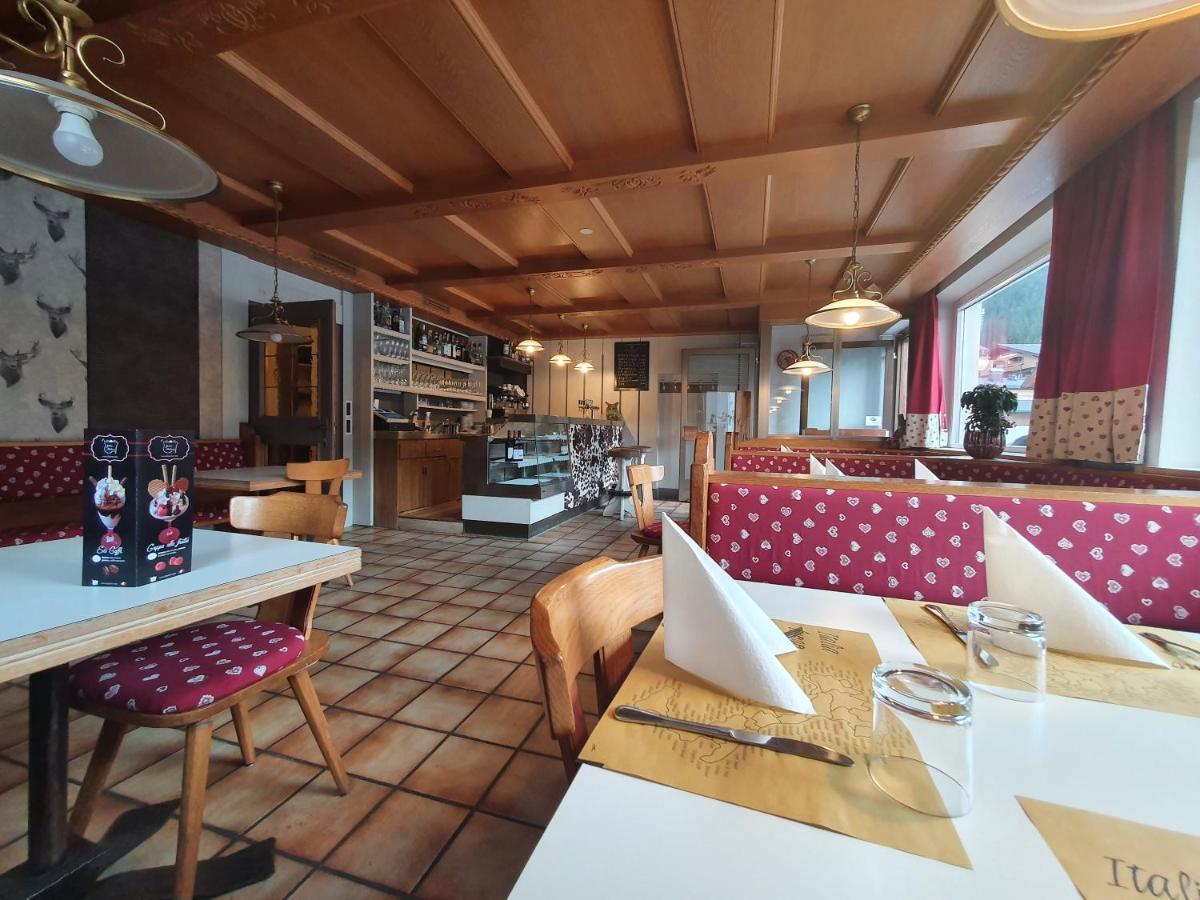 Albergo Bar Ristorante Dolomia บาเดีย ภายนอก รูปภาพ